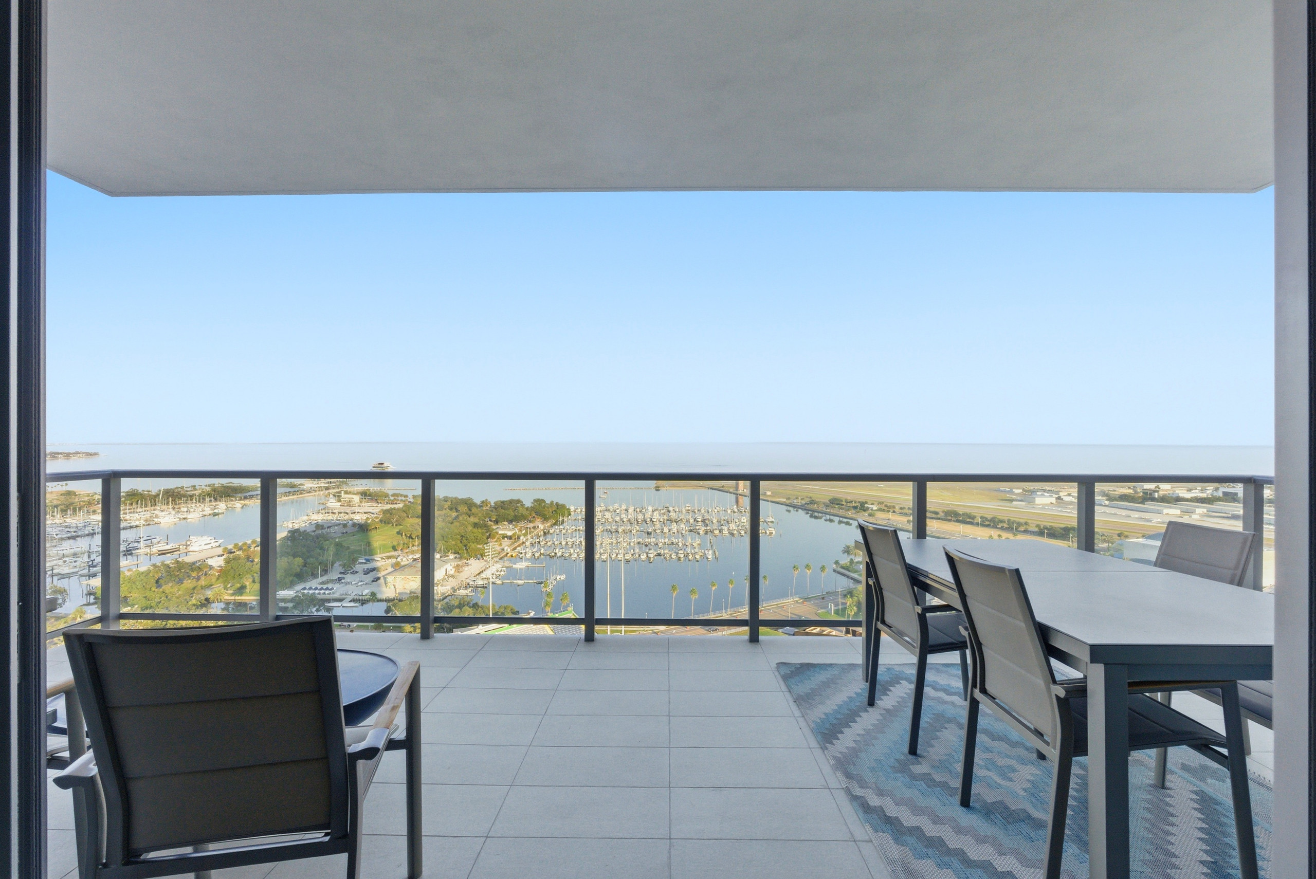 We Love Travel and Art