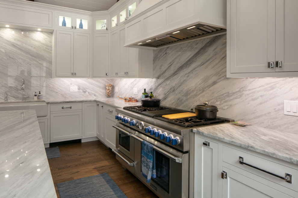 Kitchen - transitional kitchen idea in Cincinnati