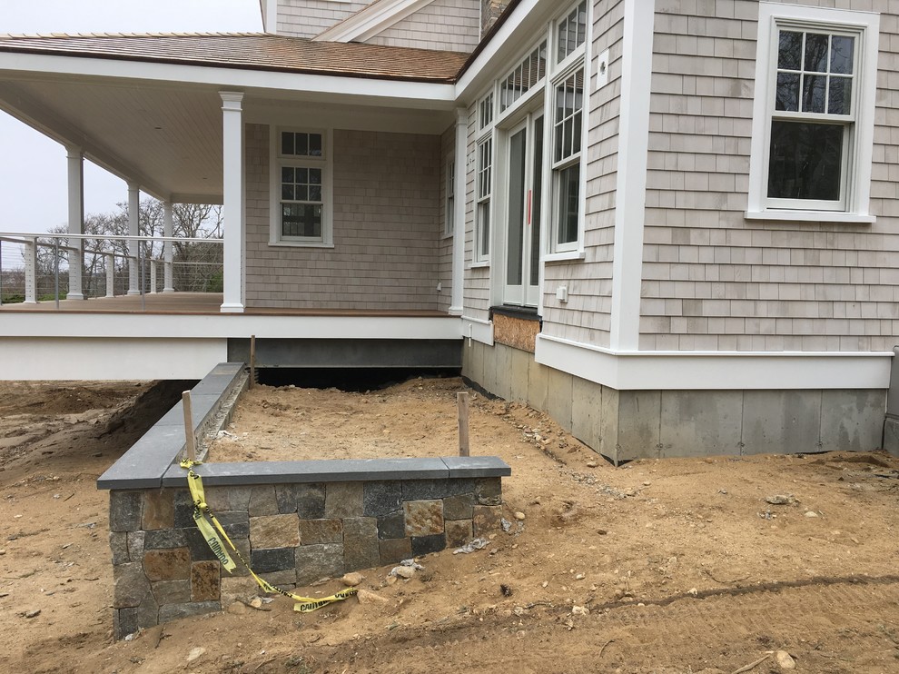 Example of a transitional home design design in Boston