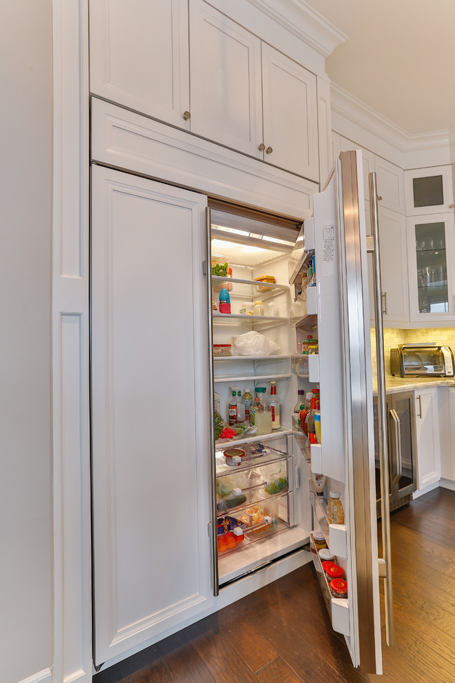 Example of a transitional kitchen design in Toronto