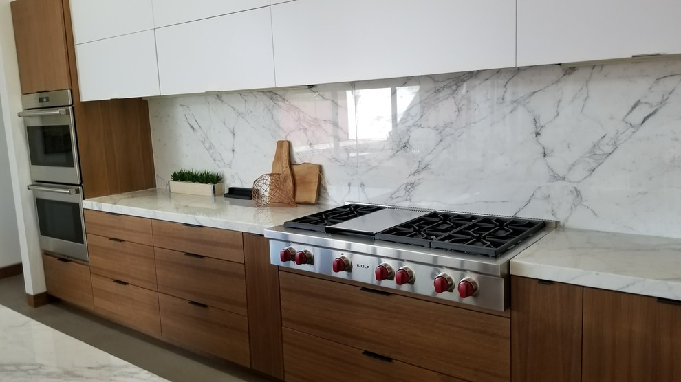 Example of a transitional kitchen design in Phoenix