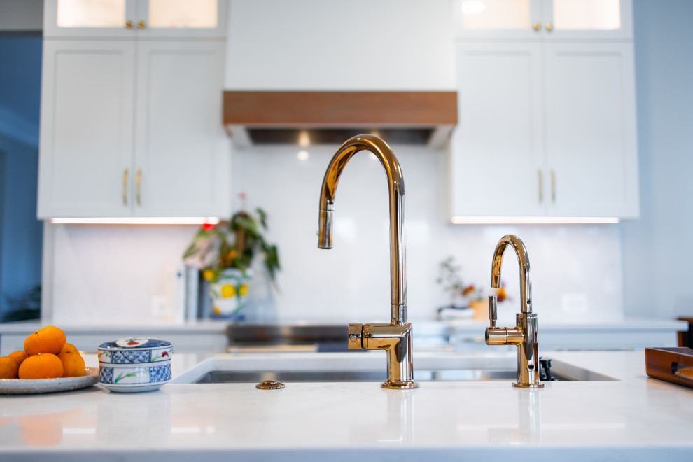 Transitional home design photo in Baltimore