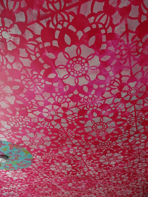 fancy ceiling amerikansk-craftsman-vardagsrum