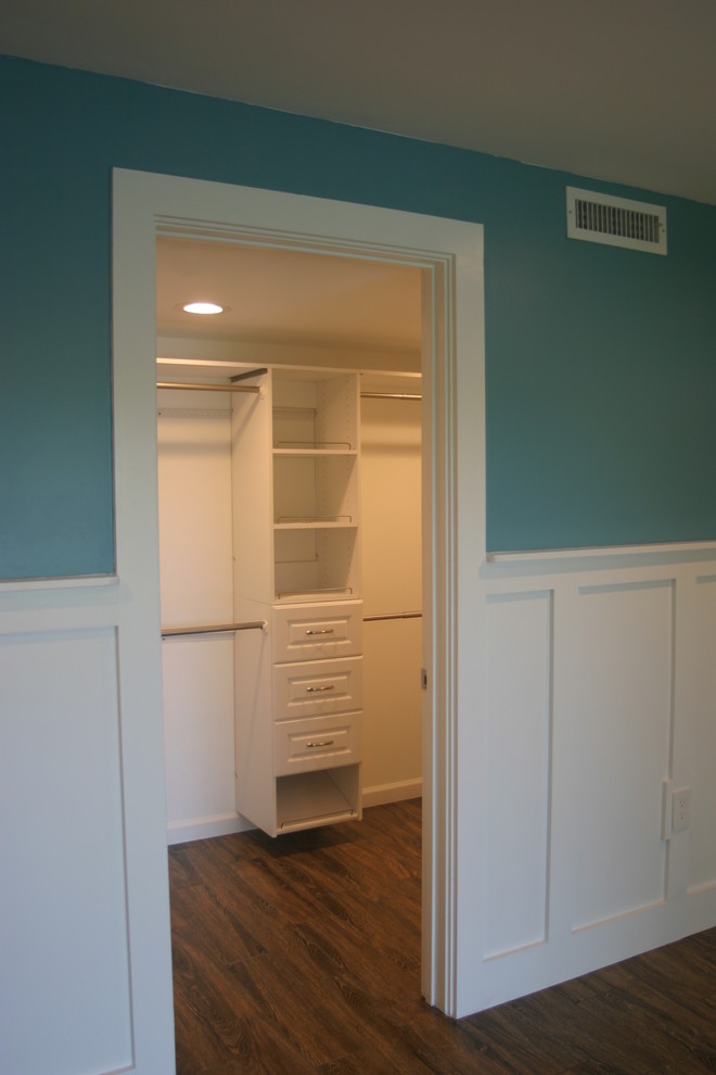 Inspiration for a large transitional home design remodel