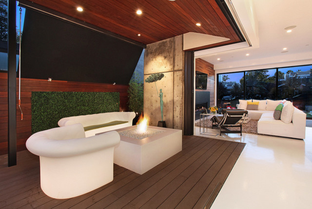 This is an example of a contemporary deck in Orange County.
