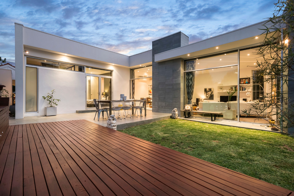 This is an example of a modern one-storey glass exterior in Melbourne with a flat roof.