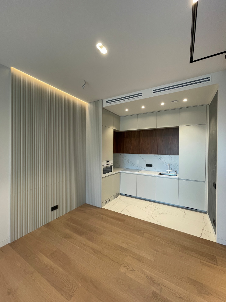 Кухня с фасадами МДФ и шпоном американского ореха