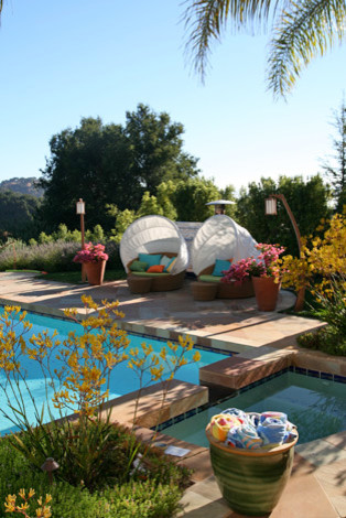 Expansive eclectic backyard full sun xeriscape in San Francisco with natural stone pavers and with pond for summer.