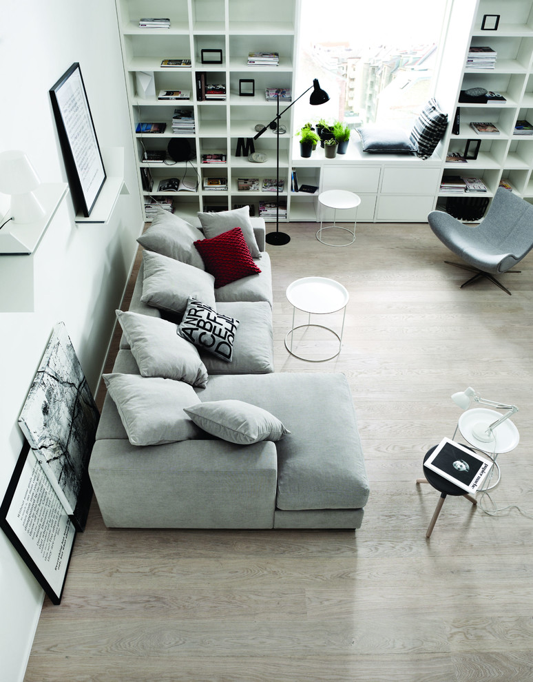 Photo of a contemporary family room in Dusseldorf.
