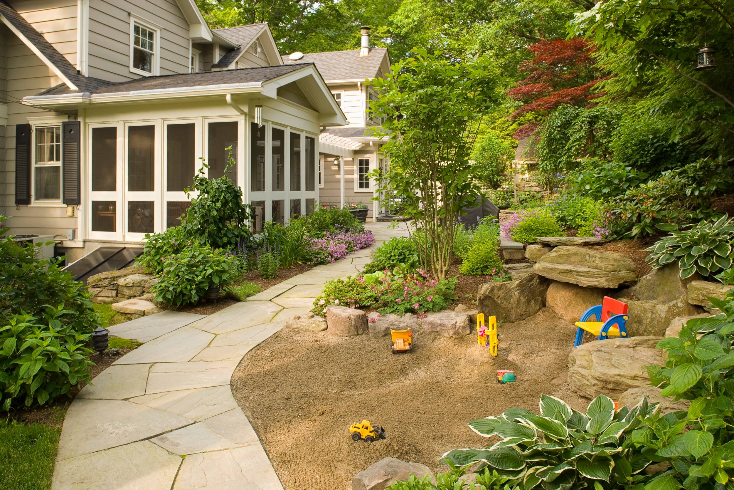 How to Design a Family-Friendly Yard for People of All Ages