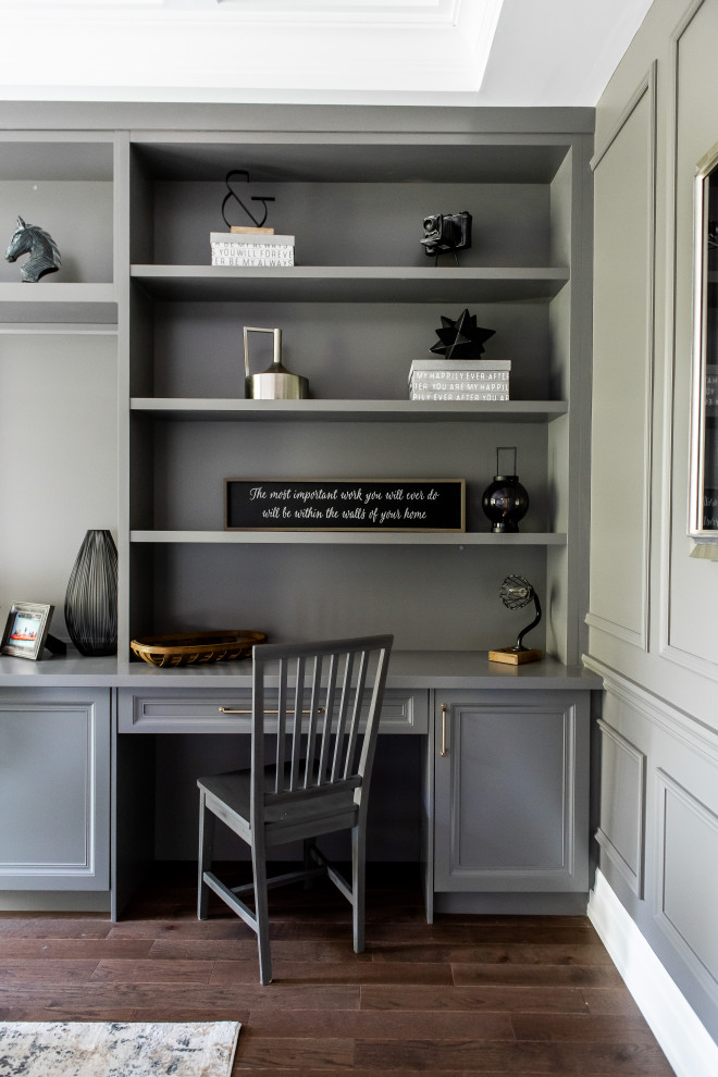 Example of a transitional home design design in Toronto