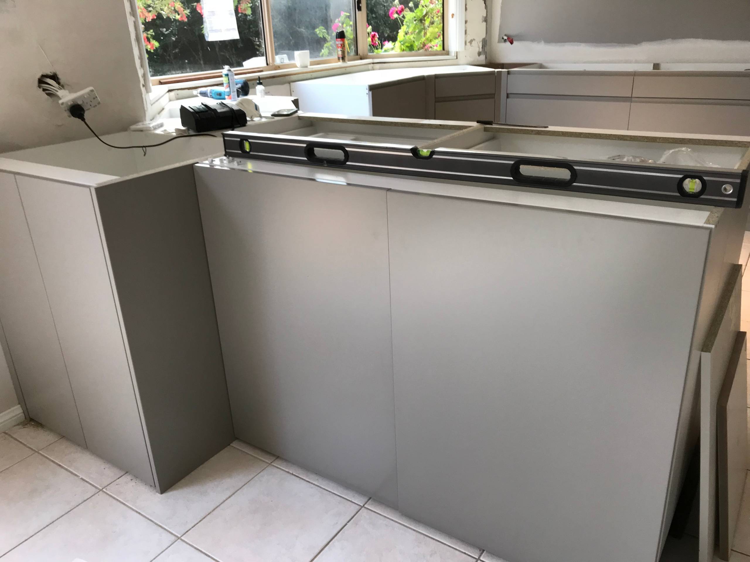A NEW Kitchen that suits a stylish home