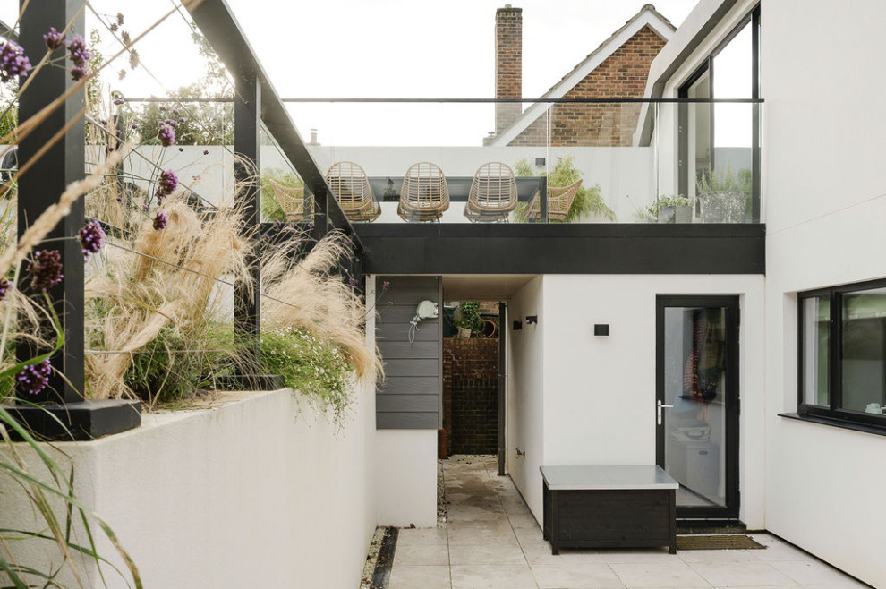 Idee per un grande giardino minimal esposto in pieno sole dietro casa con pavimentazioni in pietra naturale