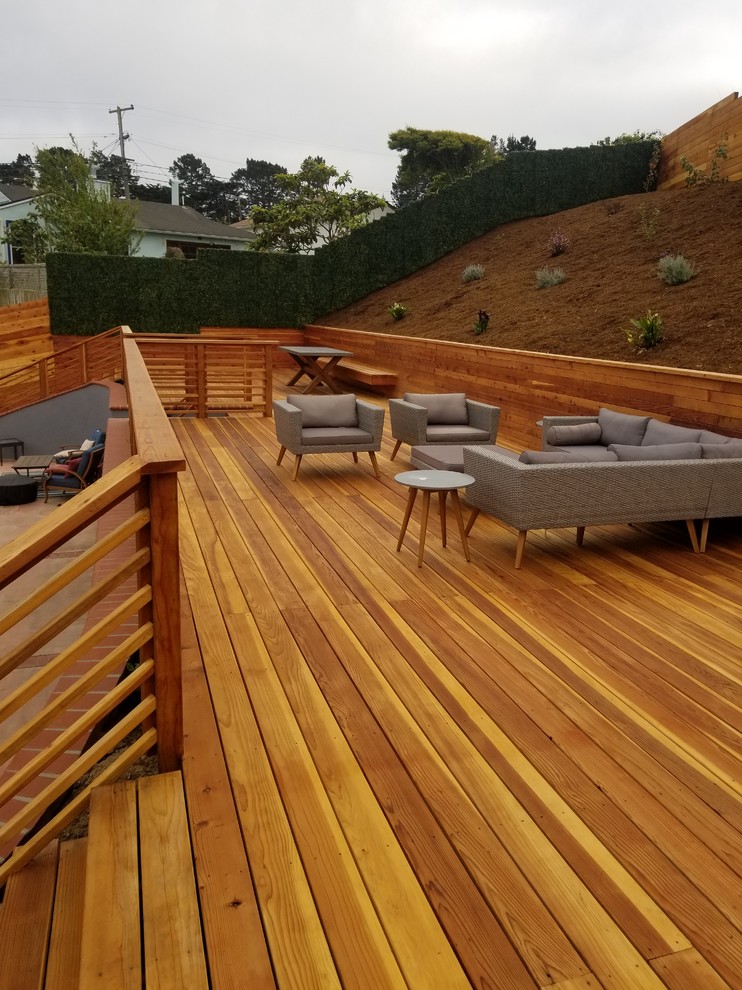 Photo of a mid-sized contemporary backyard deck in San Francisco with no cover.