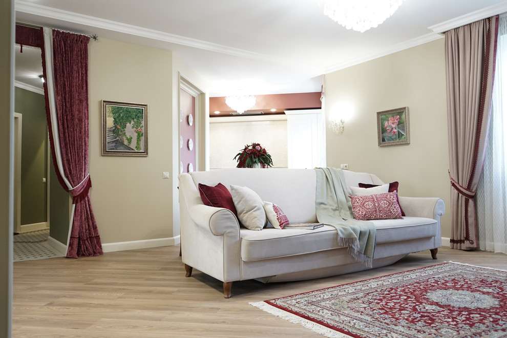 Transitional living room in Moscow with beige walls, light hardwood floors and beige floor.