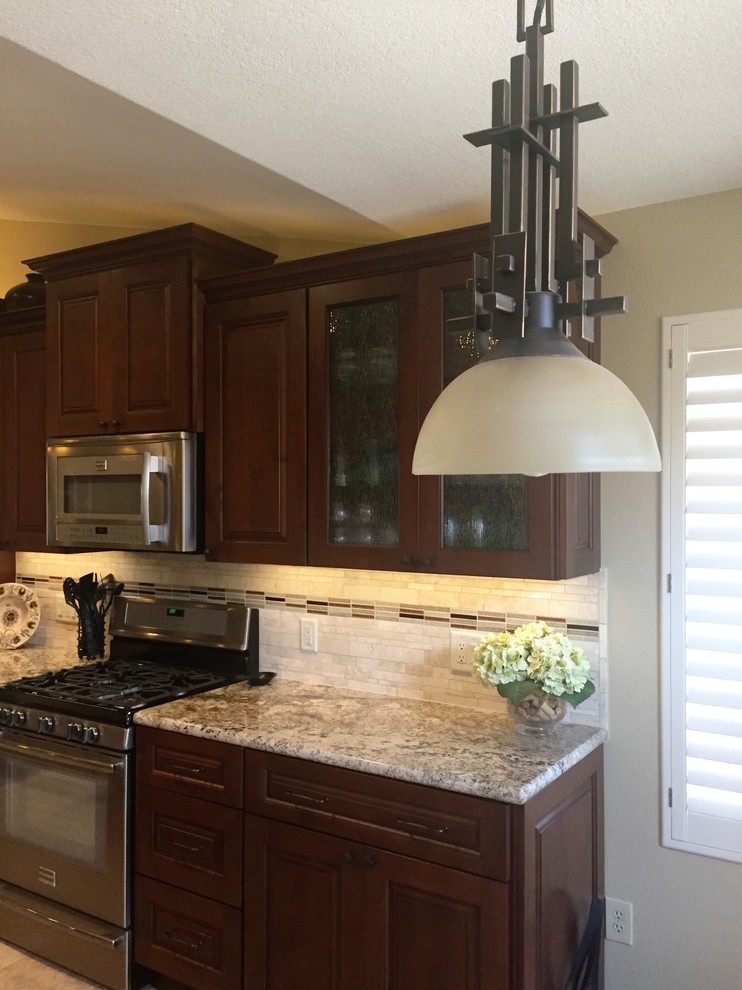 Kitchen - transitional kitchen idea in Phoenix