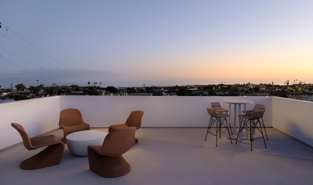 Rooftop Deck with Coastal Views contemporary-terrace