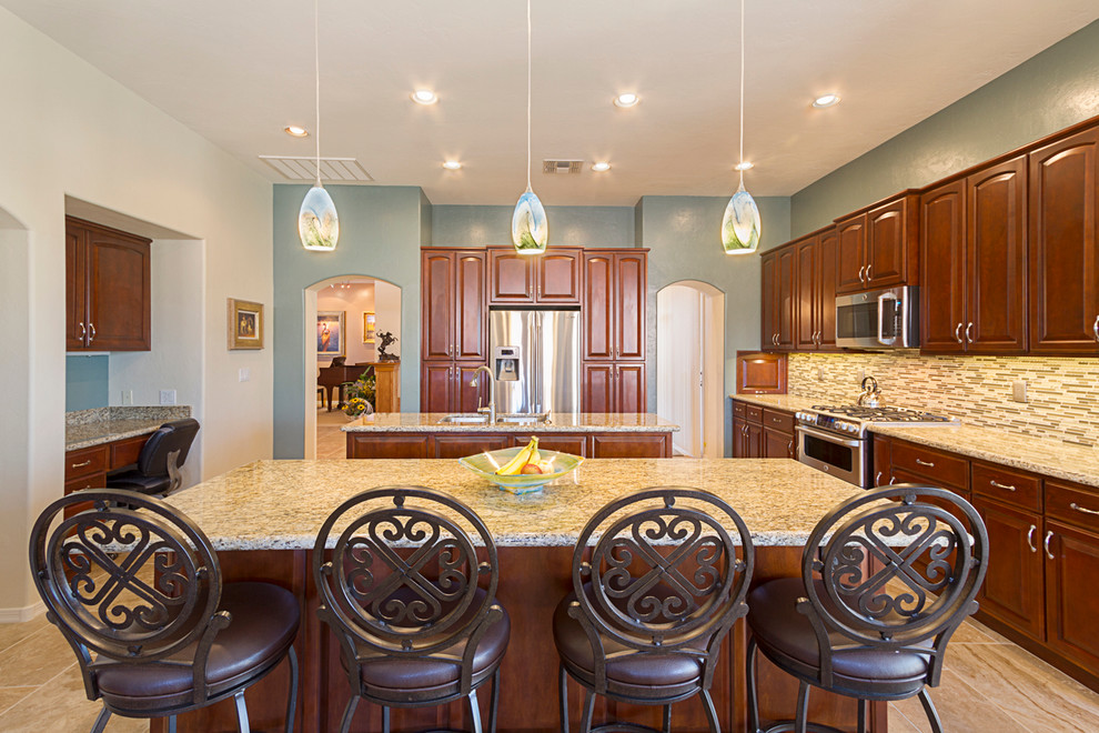 Transitional home design photo in Phoenix