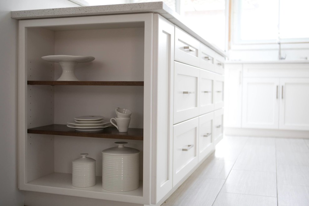 Example of a transitional kitchen design in Toronto