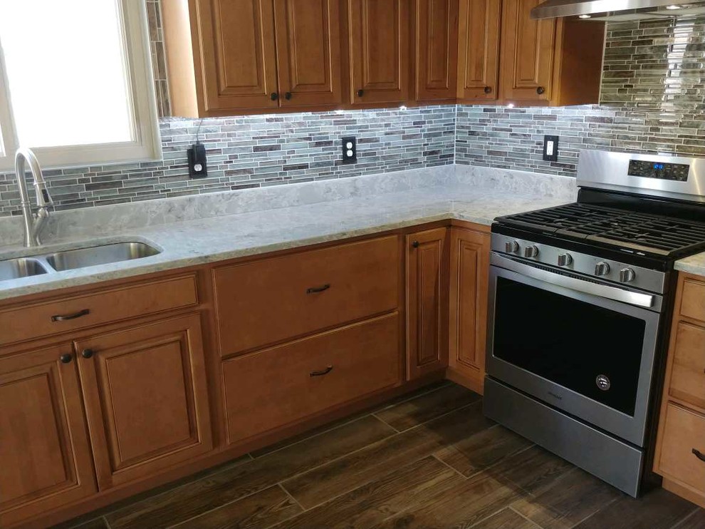 Kitchen - transitional kitchen idea in Albuquerque