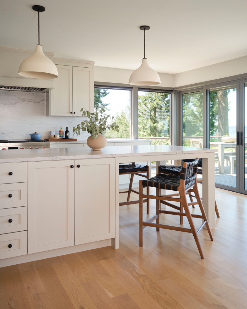 Transitional kitchen photo in Seattle