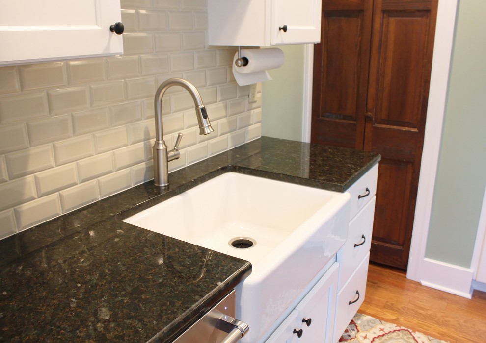 L Traditional Kitchen