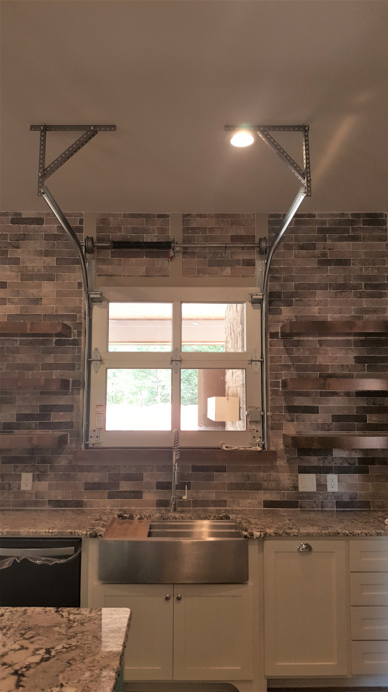 Kitchen - transitional kitchen idea in Austin
