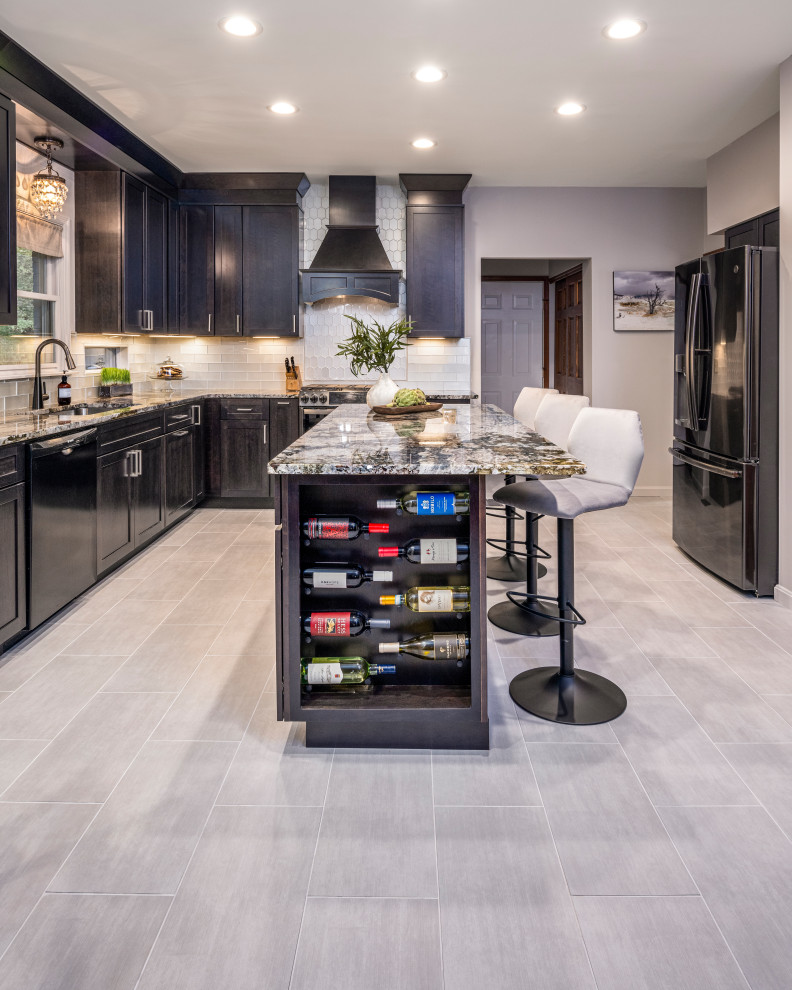 Kitchen - transitional kitchen idea in Cincinnati