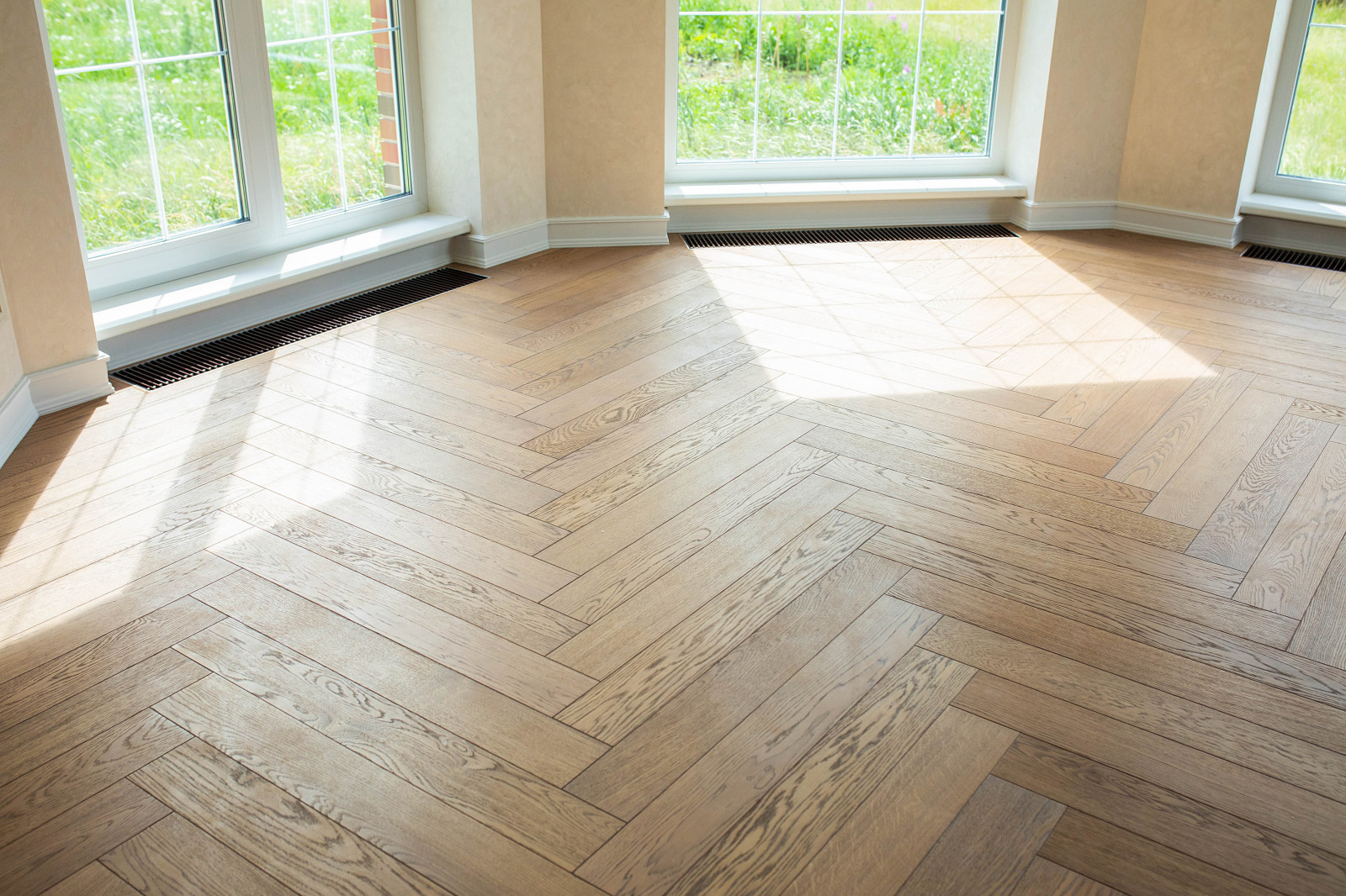 Венгерская ёлка, Дуб Натур 880 мм в частном доме Нагаево