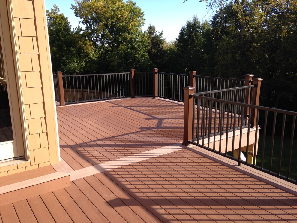 Design ideas for a large traditional side yard deck in Minneapolis with no cover.