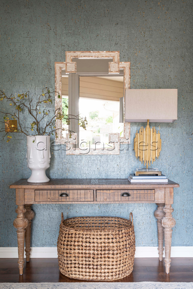 Inspiration for a transitional home design remodel in Los Angeles
