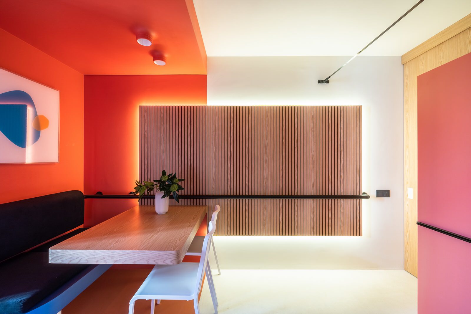 Кухня в коралловом ожерелье