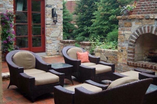Transitional patio photo in Chicago