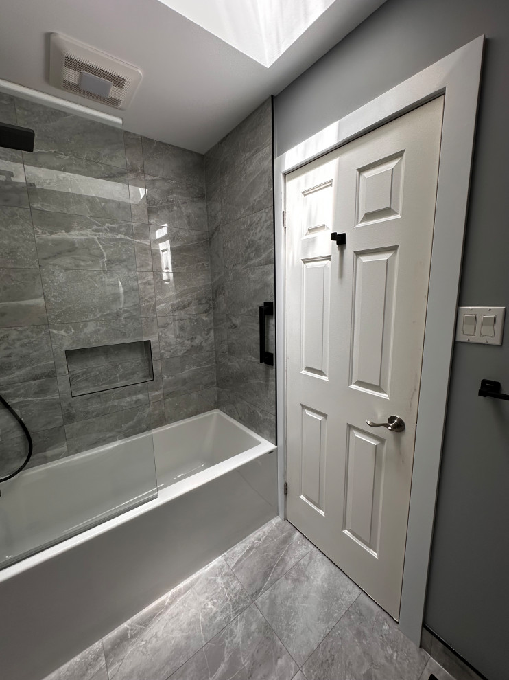 West Graham Place - Traditional Bathroom - London, ON