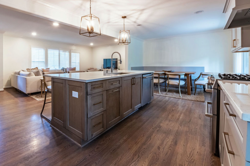 Inspiration for a transitional home design remodel in Birmingham