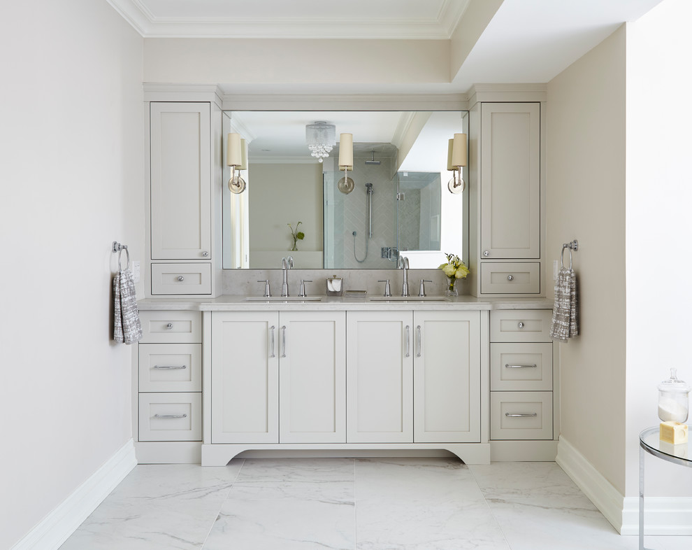 Transitional home design photo in Toronto