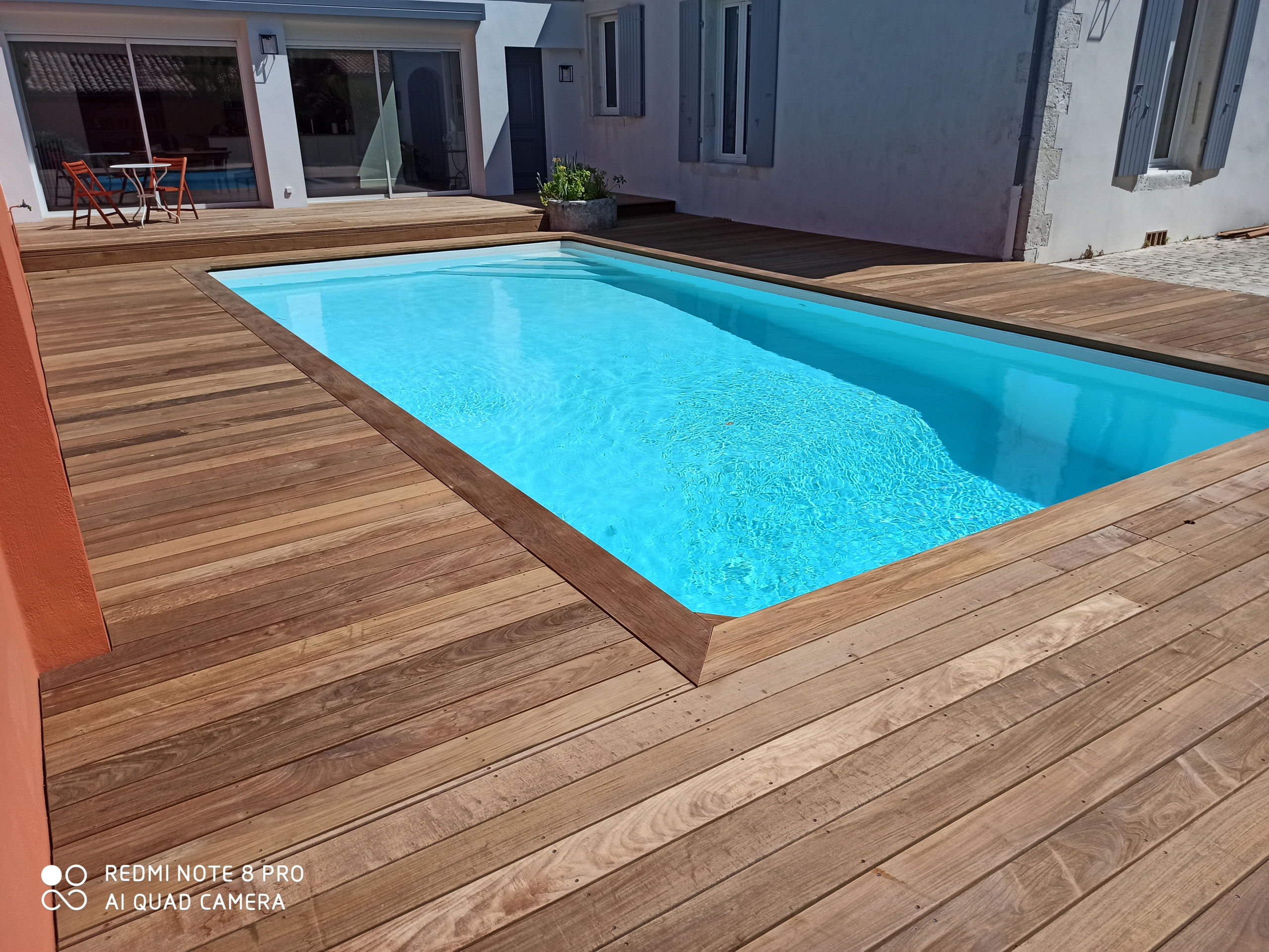 Terrasse en bois et piscine