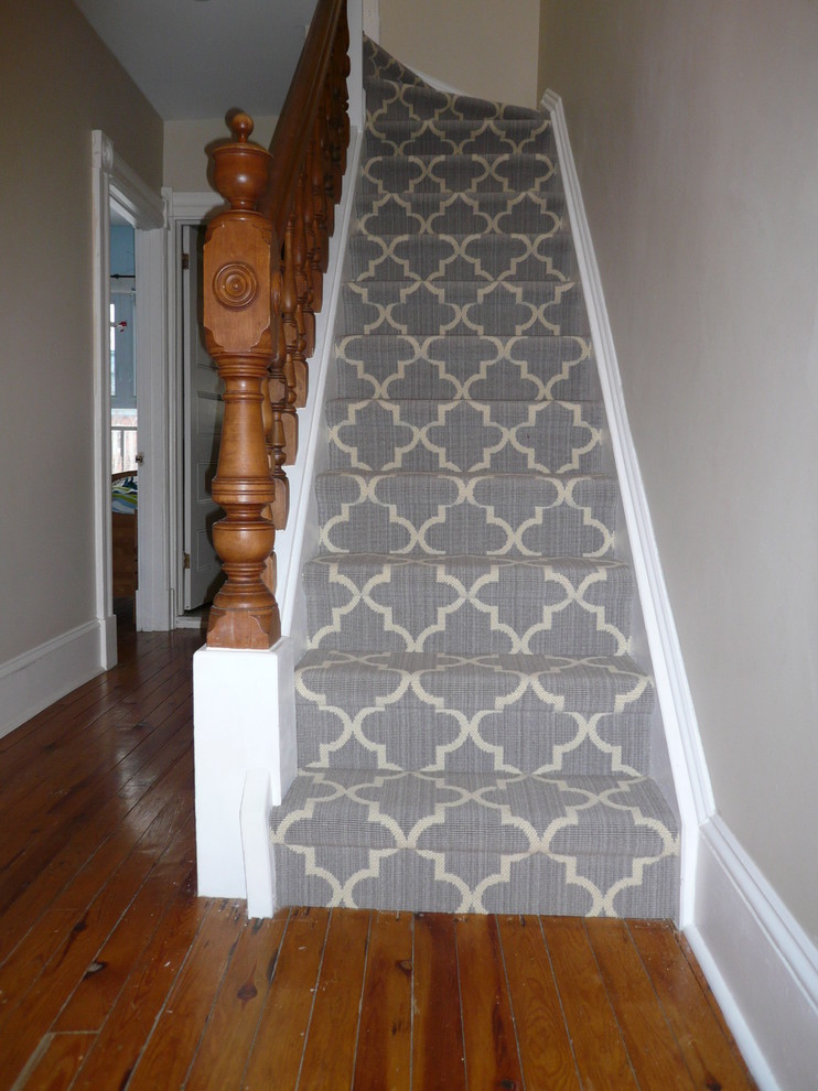 Design ideas for a traditional staircase in Ottawa.