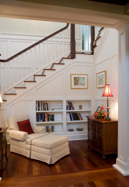 Bookcase traditional-entry