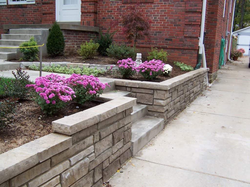Kirkwood, Missouri stone masonry planter walls