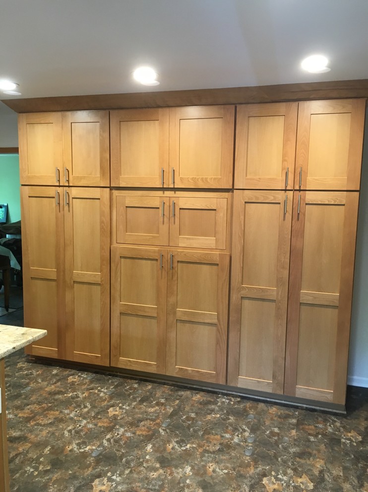 Transitional kitchen photo in Detroit