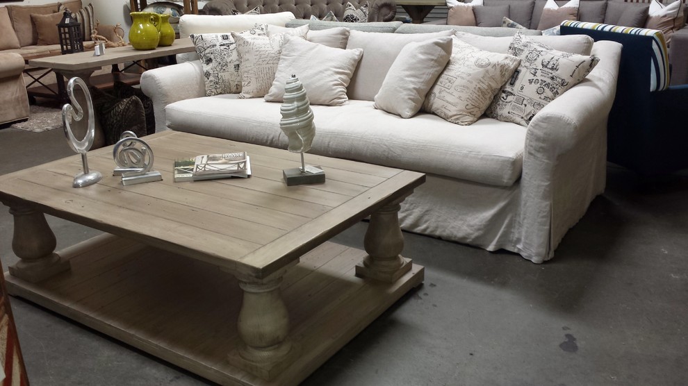 Inspiration for a transitional home design remodel in Los Angeles