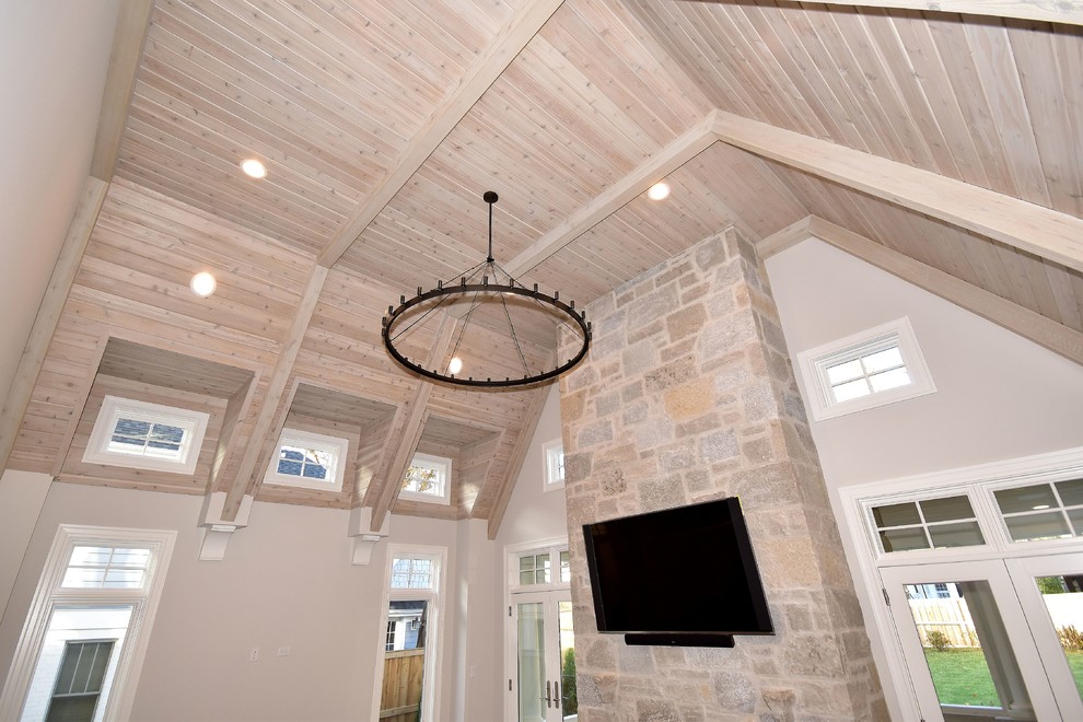 Example of a transitional home design design in Chicago