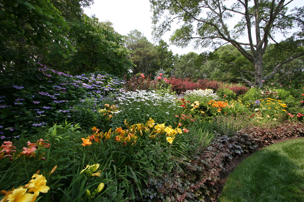 Inspiration for a traditional garden in Boston.