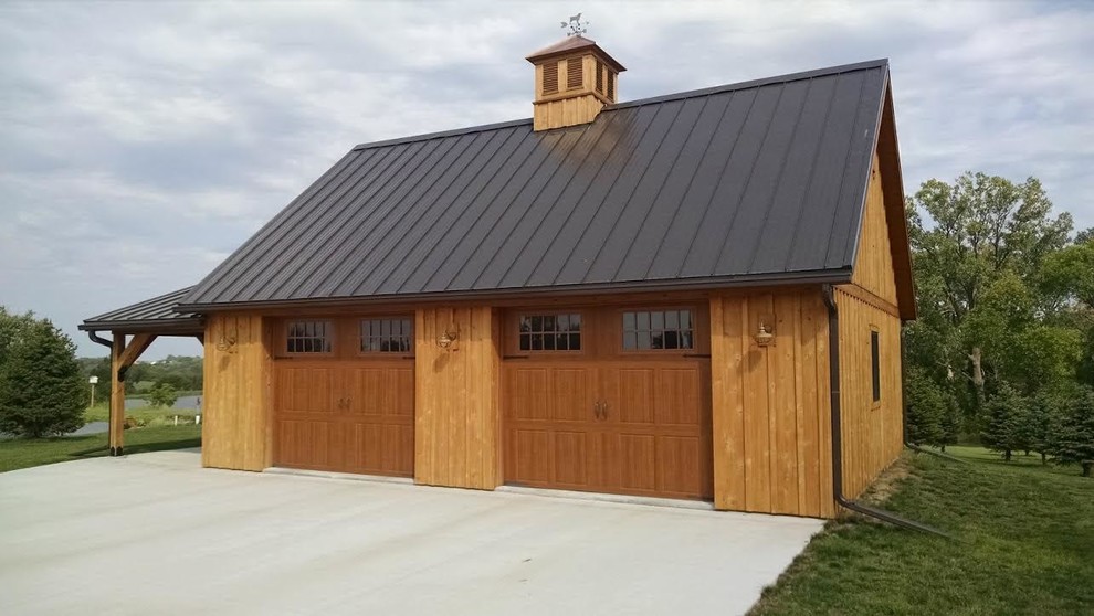 Example of a mid-sized transitional detached two-car garage workshop design
