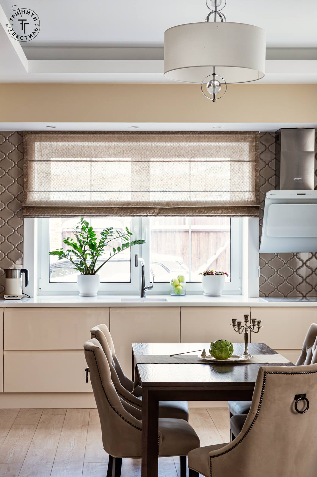 Уютное текстильное оформление загородного дома