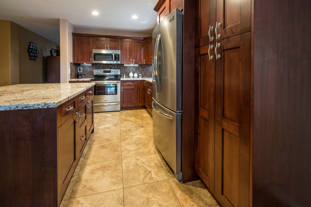 Kitchen - transitional kitchen idea in Phoenix