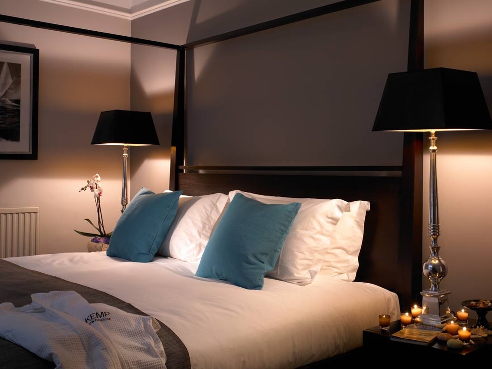 Inspiration for a contemporary bedroom in London with grey walls and a feature wall.