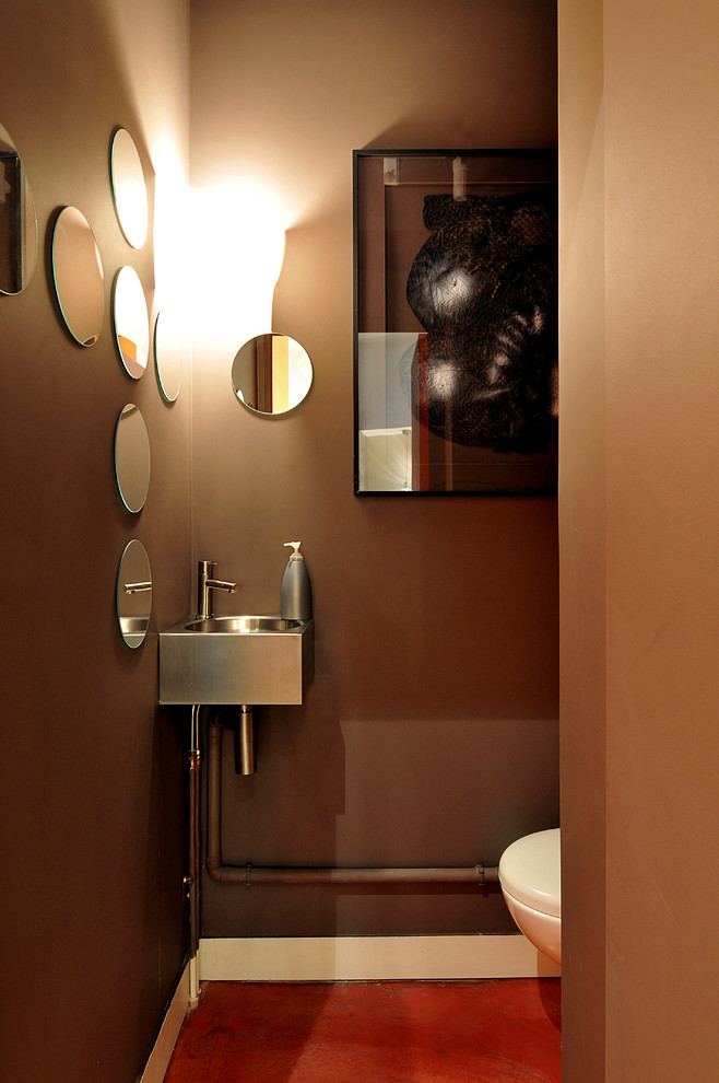 This is an example of a modern cloakroom in Paris.