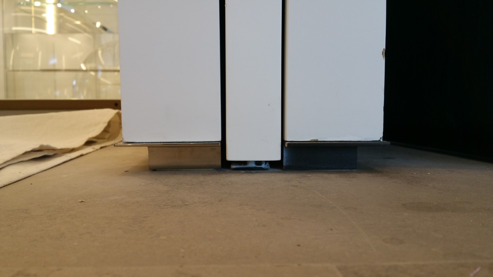 Minimalist home design photo in Toronto